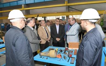   وزير الدولة للإنتاج الحربي يتفقد  شركات تابعة للوزارة بـ;حلوان;