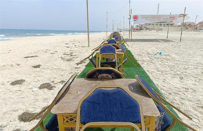 ;حكاية خير; ننشر الصور الأولى لتجهيز أطول إفطار  بدون طعام  على ساحل العريش تضامنًا مع أهالي غزة| صور