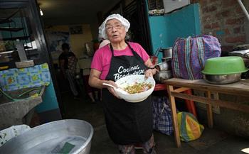   مطابخ للفقراء في بيرو تحضر أطباقا من بقايا مكوّنات الطعام لمكافحة الهدر