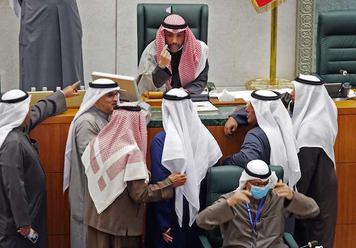 مجلس الأمة الكويتي يستجوب وزير الدفاع المقدم من النائب حمدان العازميى