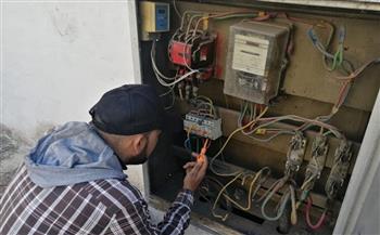   استمرار حملة إصلاح وصيانة أعمدة الإضاءة العامة في حي المناخ ببورسعيد | صور