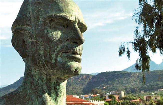 تبددت أحلام اليونانيين عندما غزا موسوليني اليونان جائزة نوبل تصيب شاعرين وتخطئ كاتبين