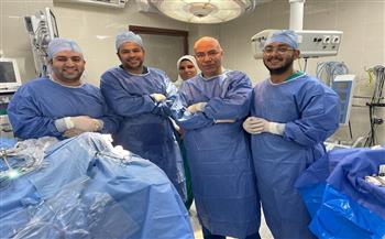   رئيس جامعة بني سويف إجراء أول عمليتين جراحيتين لطفلين بعد تشغيل وحدة مناظير المخ 