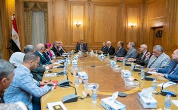  في أول اجتماع رسمي وزير الدولة للإنتاج الحربي يلتقي المستشارين والمساعدين  
