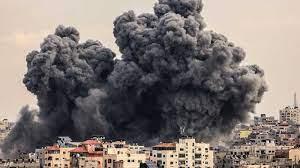 غارات مكثفة تستهدف دير البلح وسط القطاع وشارع يافا بمدينة غزة